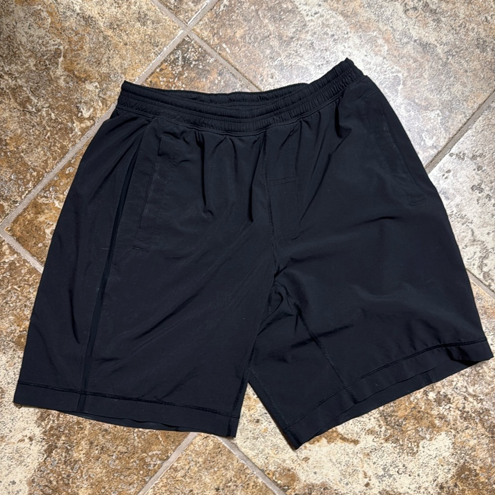 Men’s 9” Lululemon PaceMaker lined shorts
